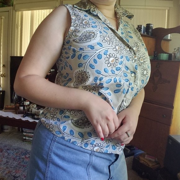 Button Down Tank Top with Collar - Picture 3 of 3